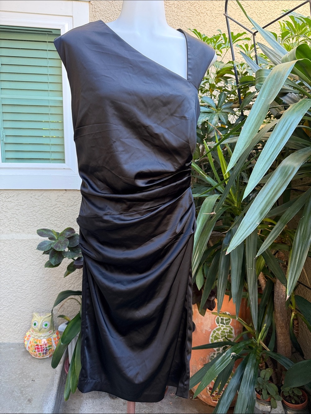 Suzi Chin for Maggy Boutique Black One-Shoulder Ruched Sheath Dress